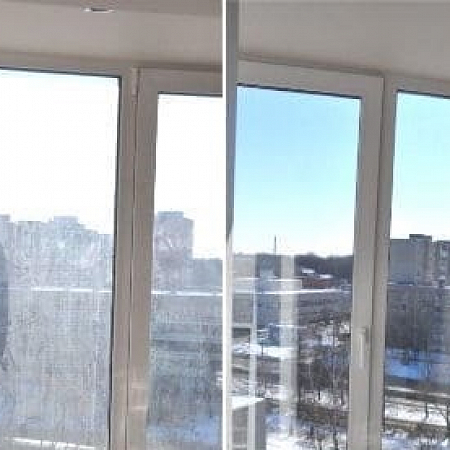 Мытье окна в квартире